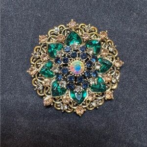 Vintage-Inspired Gold and Green Brooch